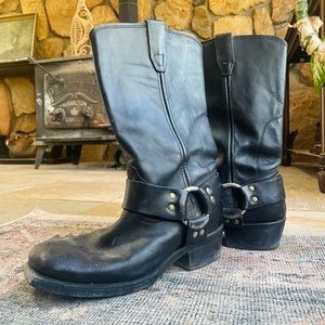 Women’s size 8 Vulcan Harness boots!
